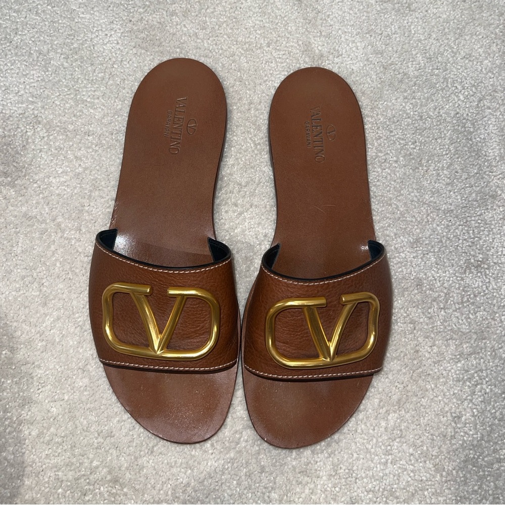 Valentino - signature V Logo leather slides size 39.5